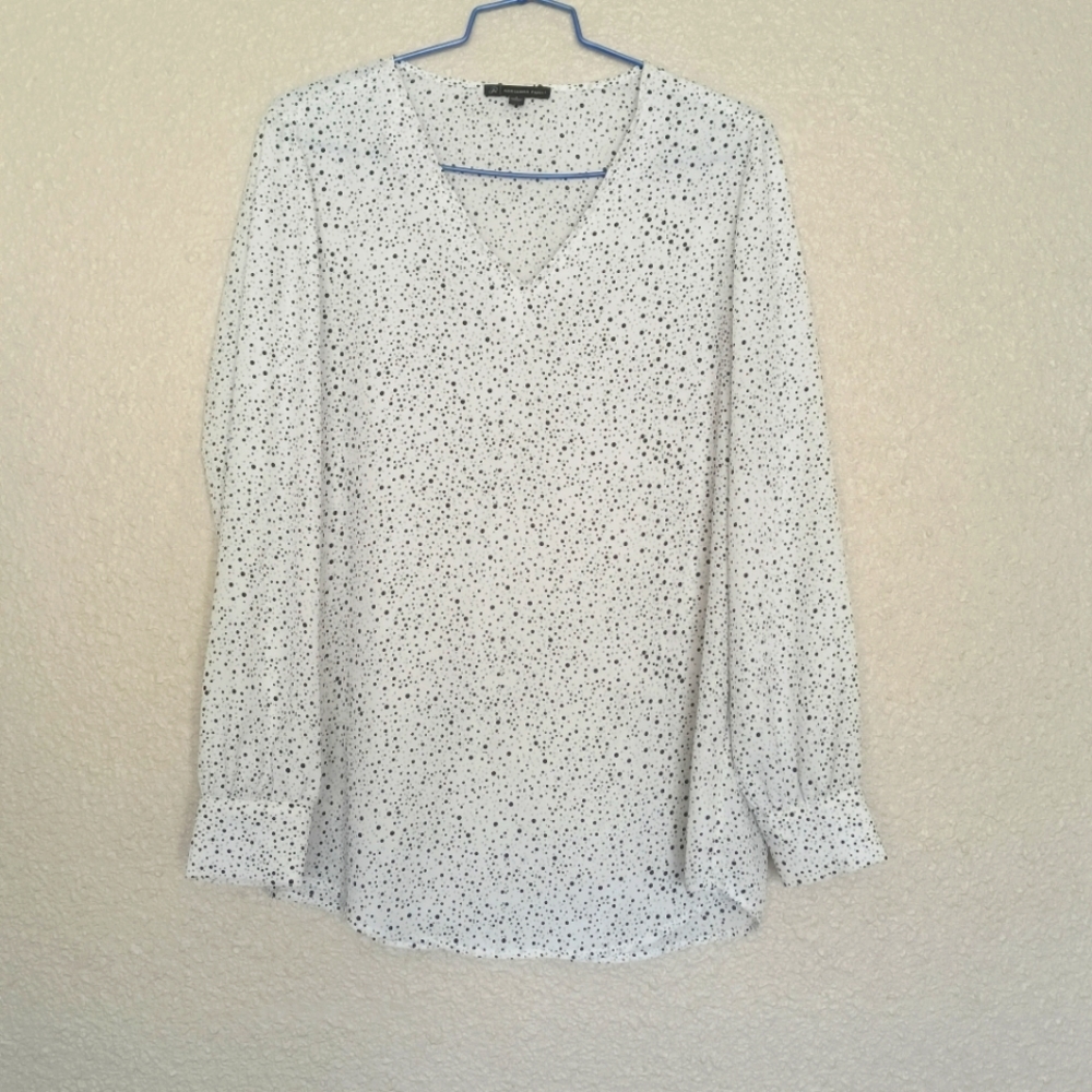 Adrianna Papell White V-neck tunic blouse‎ with black polka dot print sz s